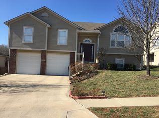 1107 SE Eastridge Dr, Blue Springs, MO 64014