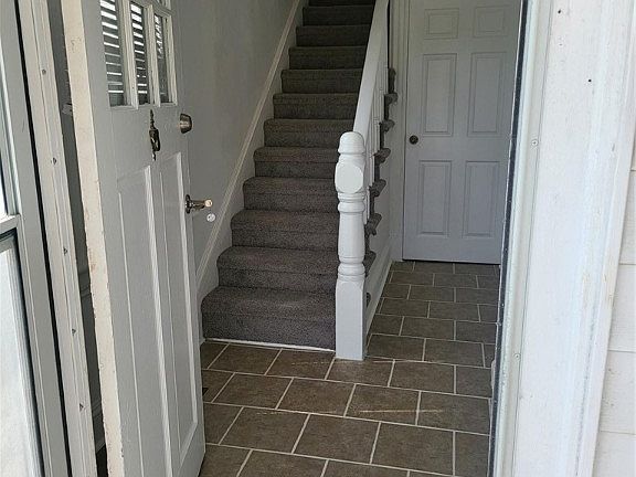 5th image of 108 W Howard St