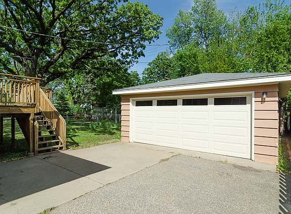 3rd image of 6337 James Ave S