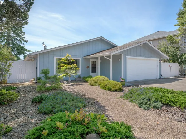 1142 9th St, Florence, OR 97439