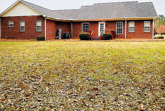4th image of 211 Sandspur Ln