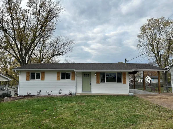 304 Sunset Dr, Gray Summit, MO 63039