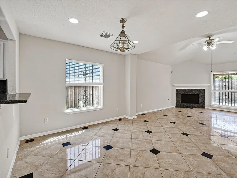 9918 Pierre Ct — Photo 4