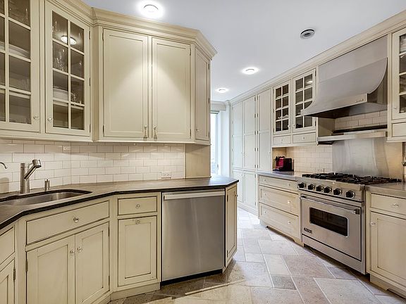 4th image of 60 E 96th St #7CD
