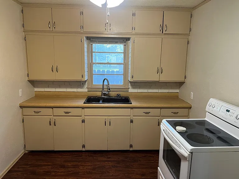 710 N Madison St — Photo 9