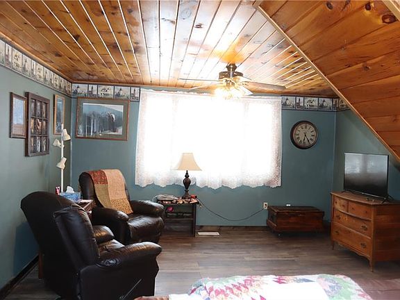 5th image of 10241 Townline Rd
