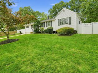 5 Longbow Ln, South Setauket, NY 11720