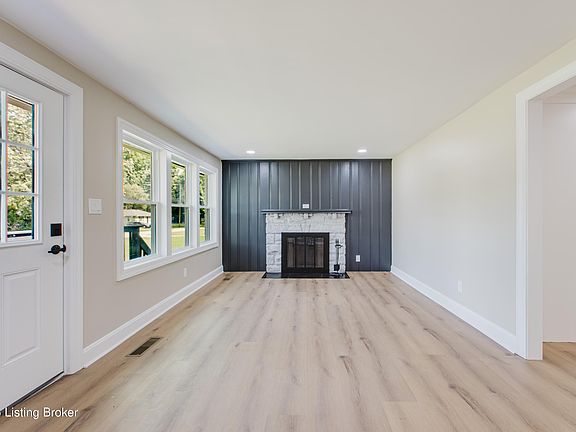 5th image of 2716 Pioneer Rd