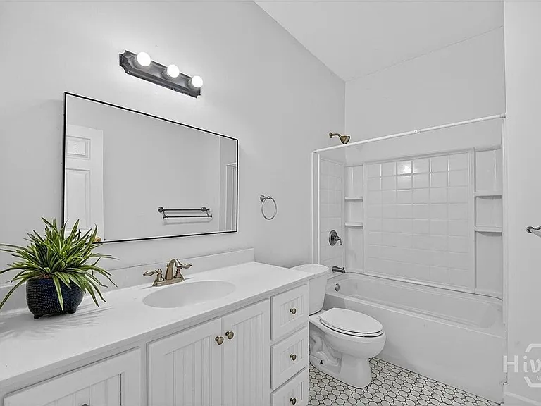 506 E 31st St — Photo 17