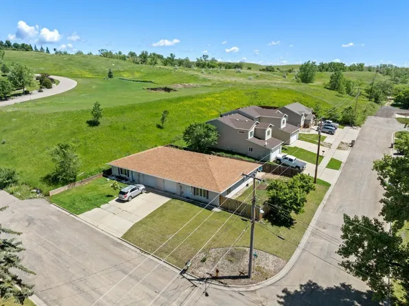 800 11th St NE, Minot, ND 58703