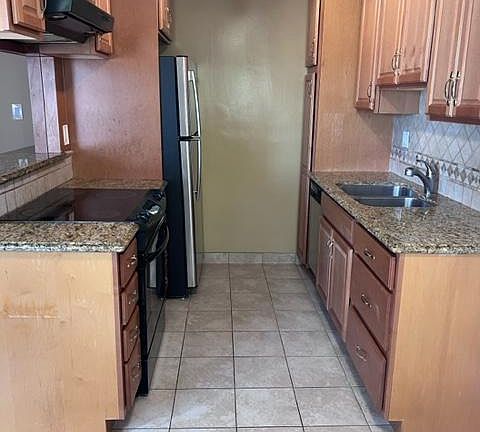 3rd image of 2820 E 2nd St APT 3