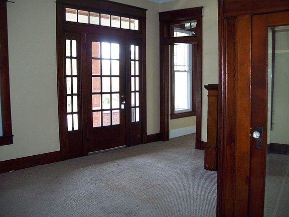 2nd image of 817 E Broad St