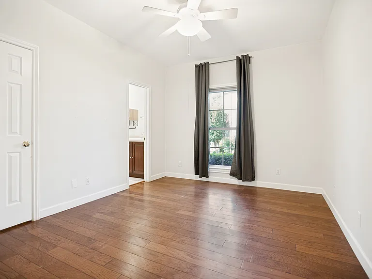 3905 Gilbert Ave #A — Photo 9