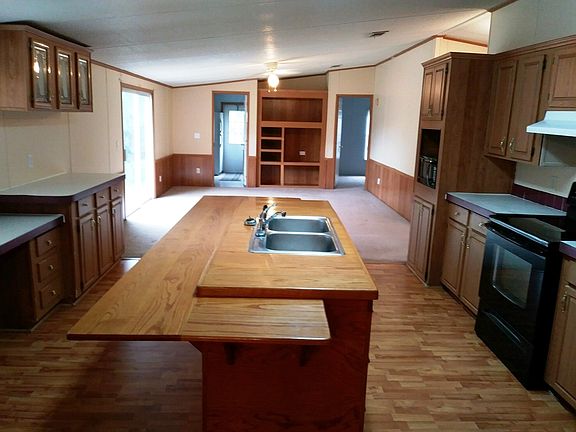 2nd image of 384 NW Sugarcane Pl