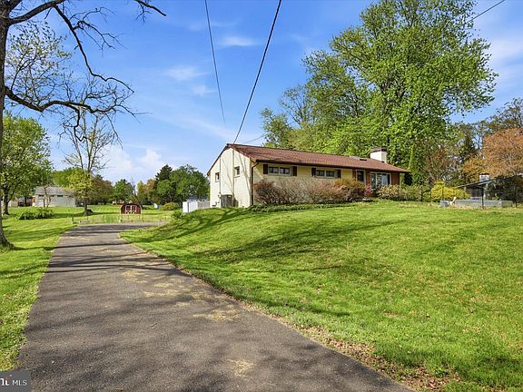 3rd image of 3386 Bristol Rd