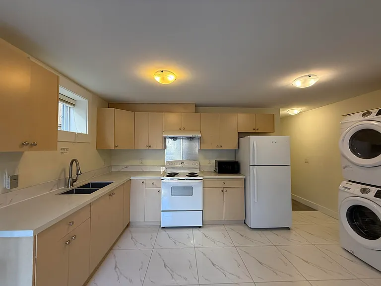 44XX Huxley Ave #BASEMENT — Photo 11