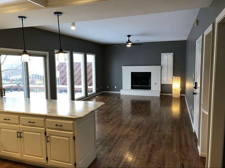 2206 Greenbrier Dr — Photo 10
