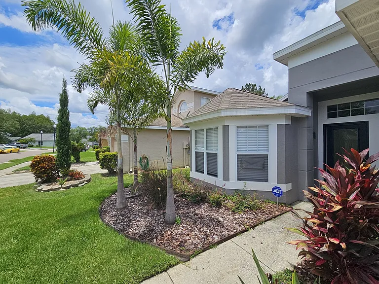 13633 Emeraldview Dr — Photo 2
