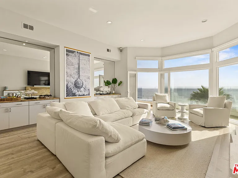 3616 The Strand #C — Photo 7