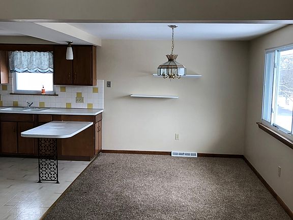 2nd image of 34 Strasbourg Dr
