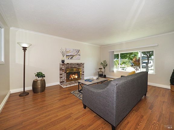 4th image of 313 Stonybrook Way