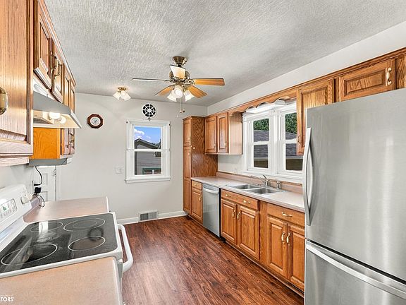 5th image of 215 S Shuffleton St