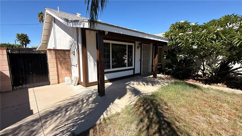 3 bed, 1364 sqft, $3,200 — Photo 2