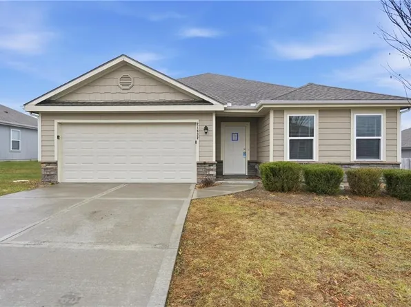 21832 Franklin St, Spring Hill, KS 66083