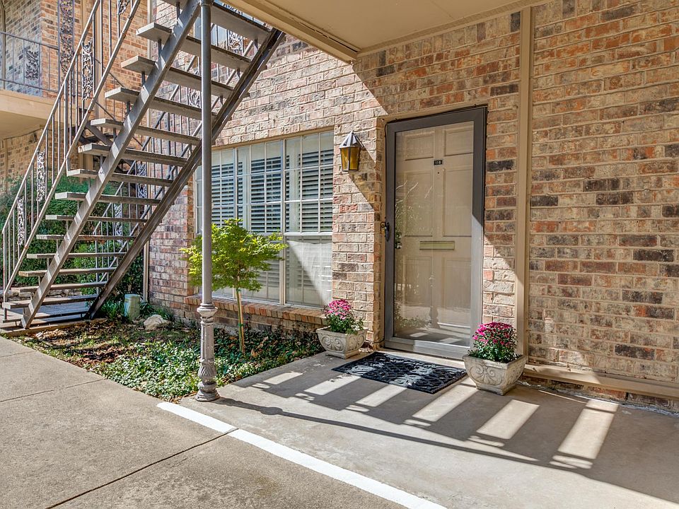 Welcome Home to 4405 Bellaire Dr. S. Unit 118