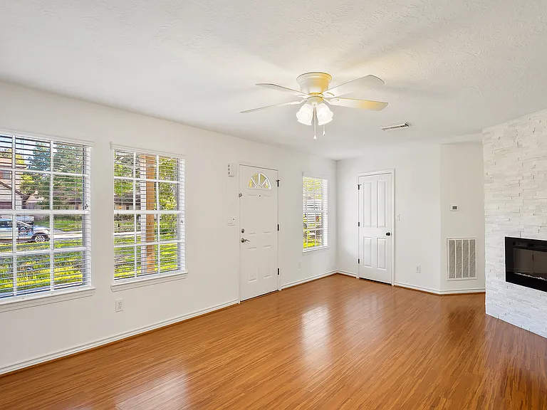 1253 Du Barry Ln — Photo 5