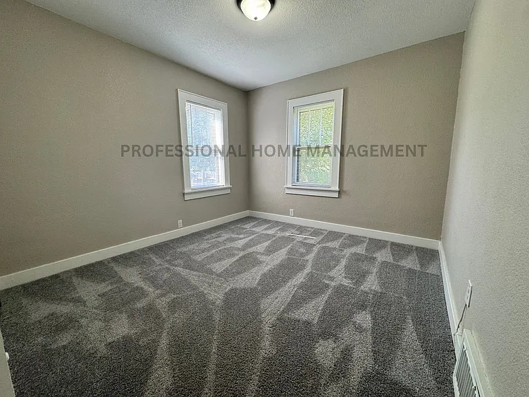651 S Spruce St — Photo 11