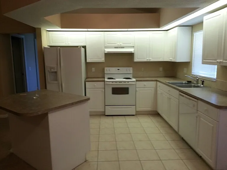1144 Essex St E #E — Photo 13