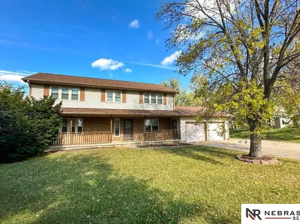 9616 Military Rd, Omaha, NE 68134