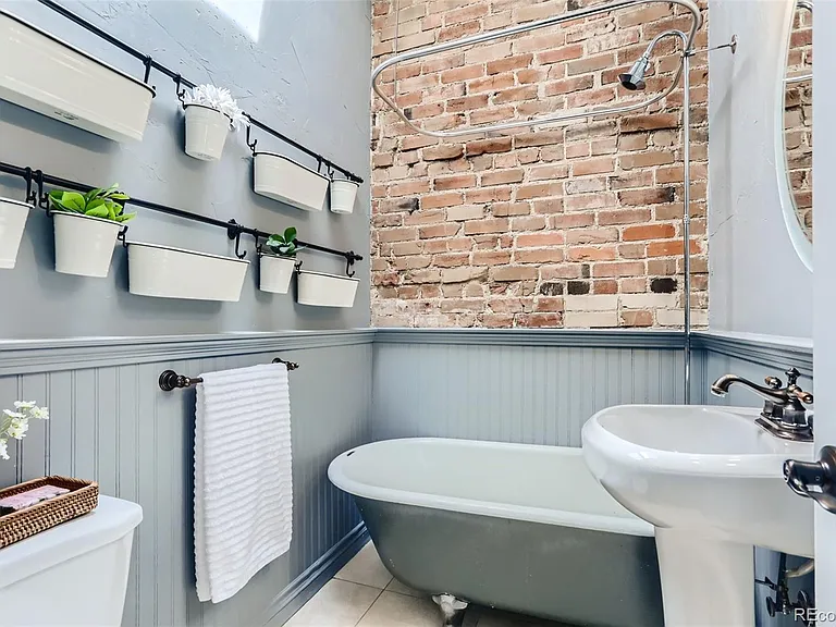 1117 W 13th Ave — Photo 12