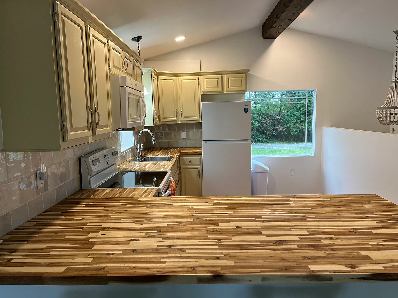 1 bed, 1.5 bath, 1000 sqft, $1,500 — Photo 2