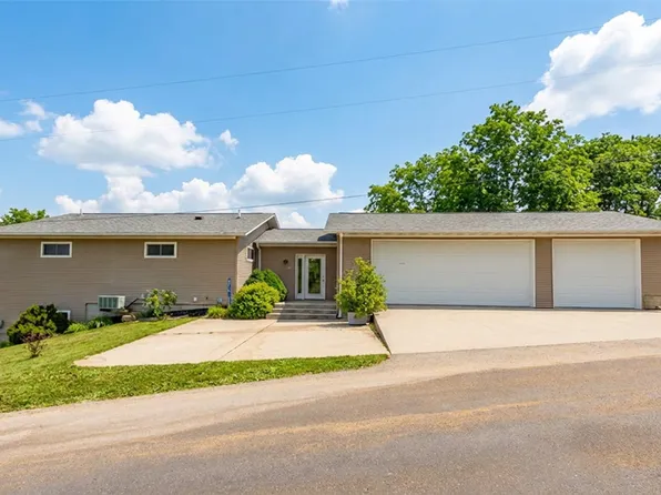 8104 Lakeshore Dr, Dexter, IA 50070