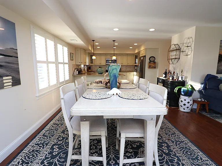 9505 Monmouth Ave #B — Photo 11