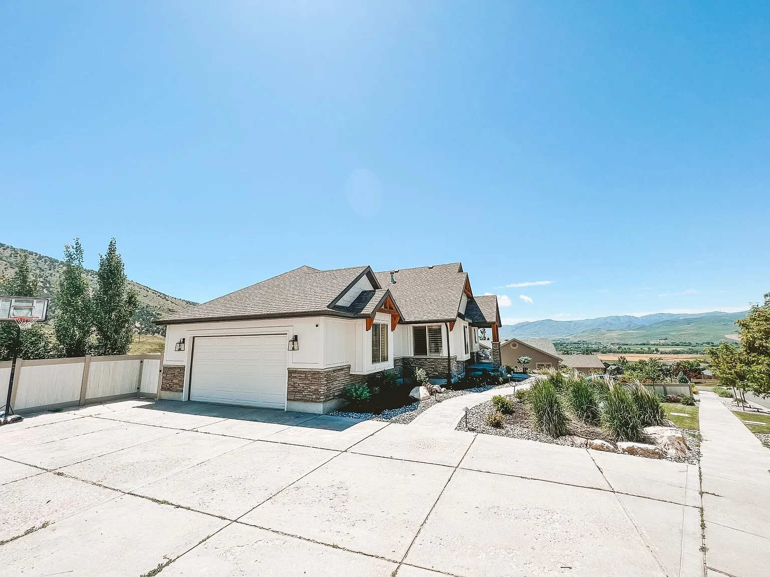 1120 Mahogany Ridge Rd — Photo 2