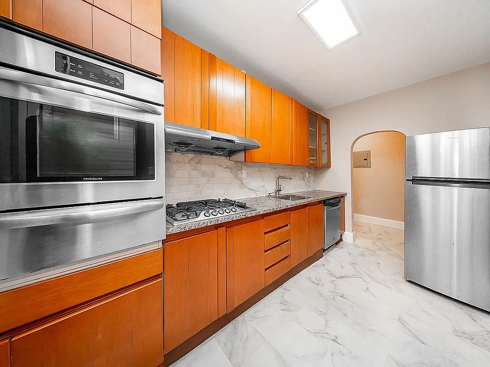 1st image of 2342 Crescent St #1