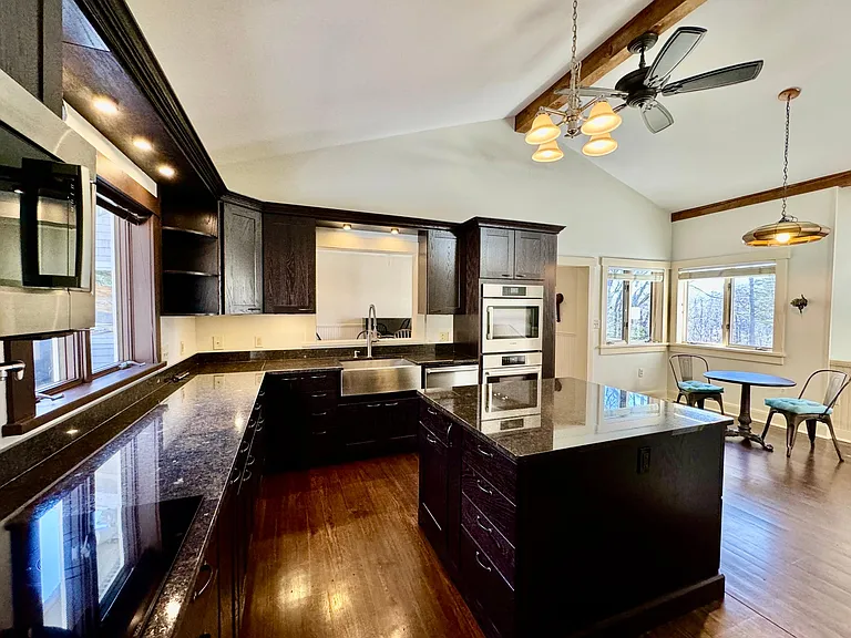 315 Bayview St — Photo 8