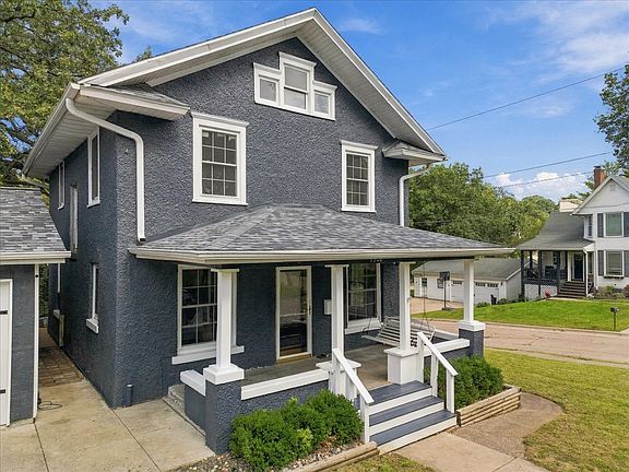 3rd image of 1302 Caroline Ave