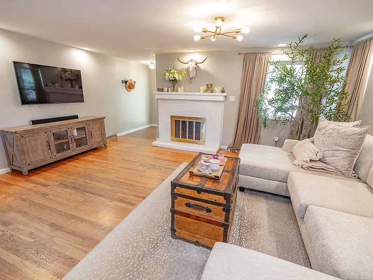 2900 S Jay St — Photo 3