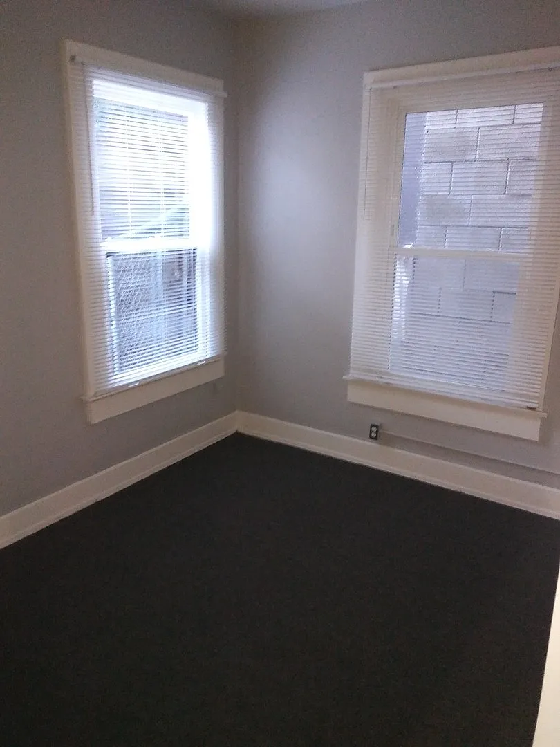 Tenth Avenue Apts. — Photo 2