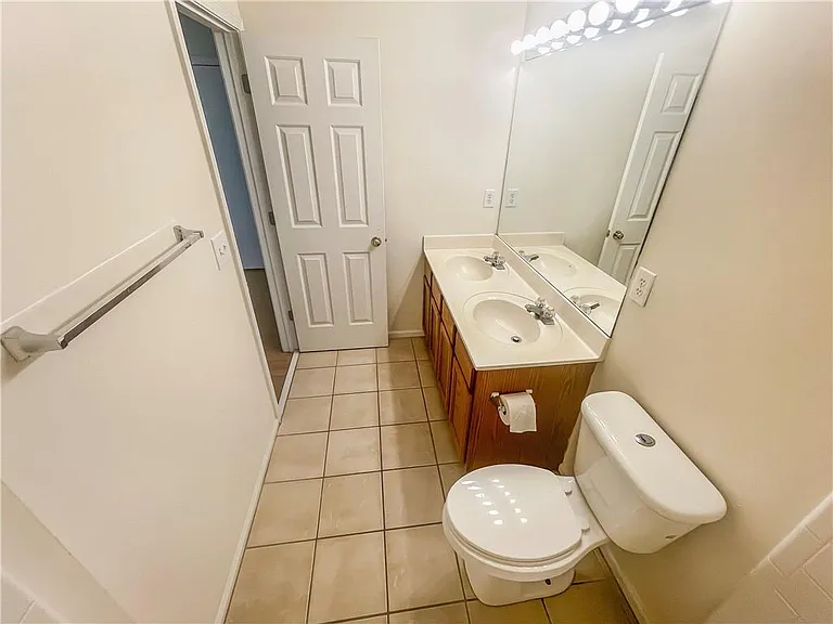 140 Calborne Ct — Photo 25