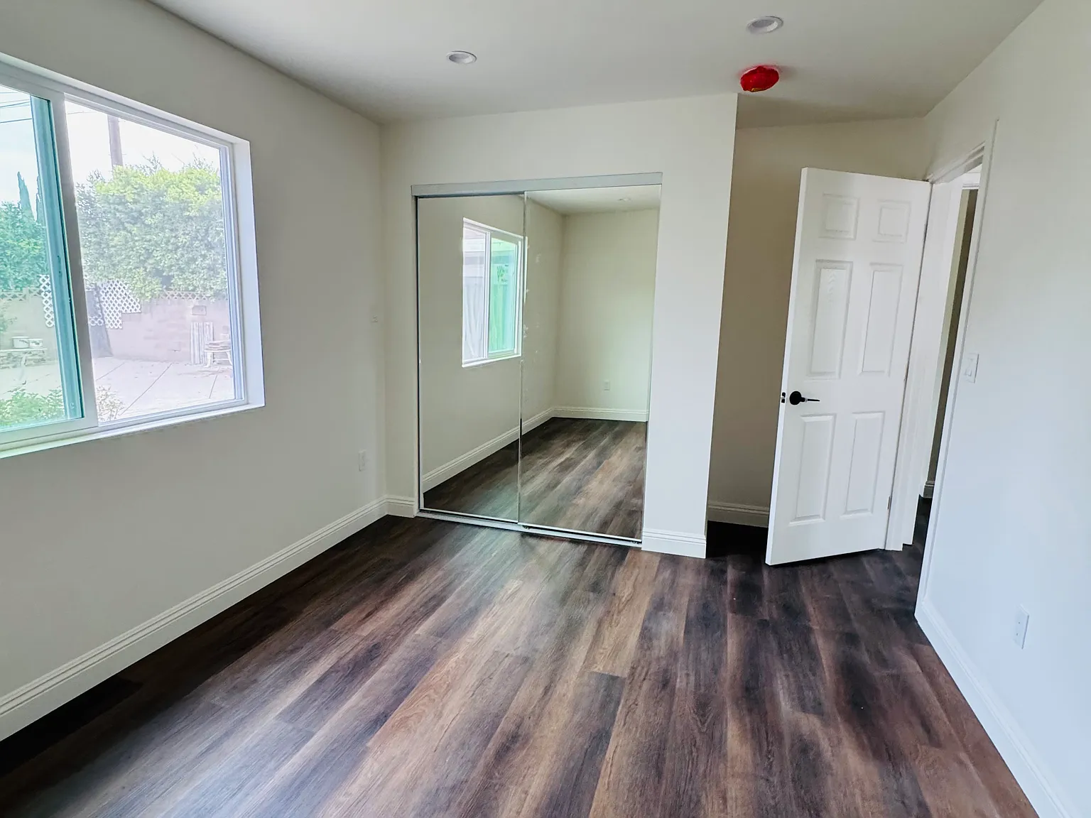 2 bed, 650 sqft, $2,750 — Photo 4