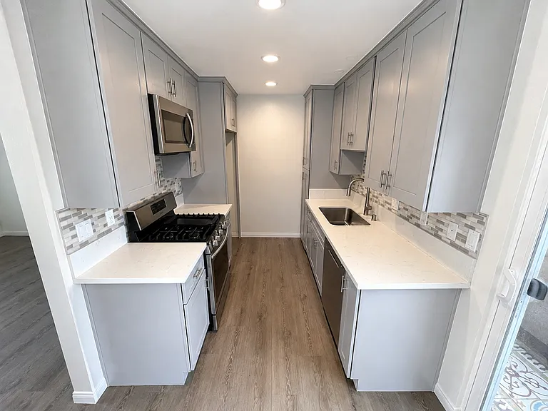 Casa Madrid Apartments — Photo 26