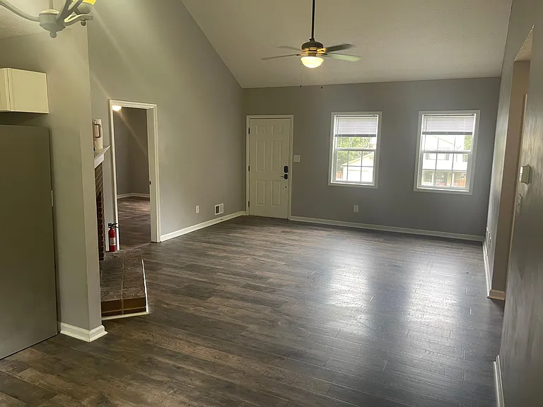 1812 Red Rose Ln — Photo 3