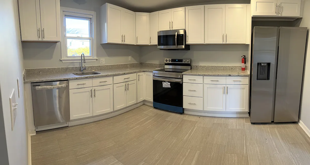 Kitchen - Stainless Steel Appliances - 448 Broad St #448