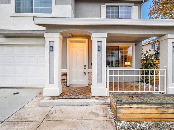 4th image of 827 Sagewood Ln