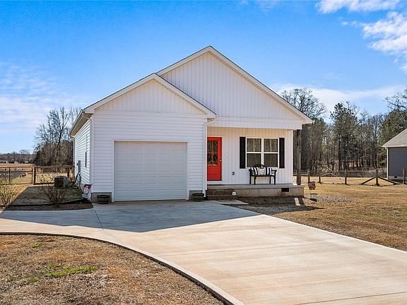 2nd image of 524B Big Creek Rd